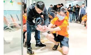 跨国电诈打击战：菲律宾遣返台籍嫌犯17人