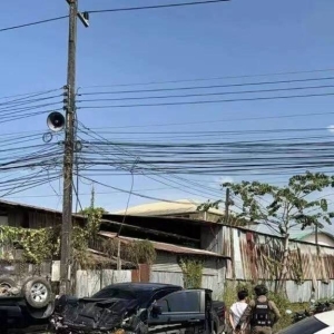 皮卡逃逸途中剐蹭多车，疑似电诈人员