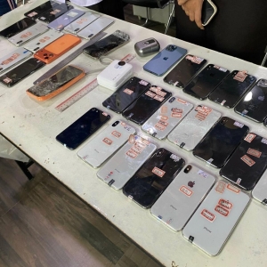 离奇车祸！SUV撞树，车内23部手机疑涉诈骗案件