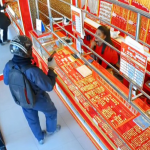 身陷债务泥潭，泰国市议员铤而走险,抢金店