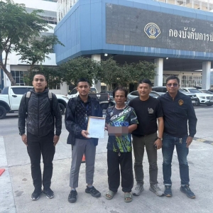 赌局惊现通缉犯！泰国警方突袭抓人!