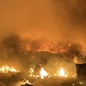 20多辆消防车出动!北榄省回收店火势难控