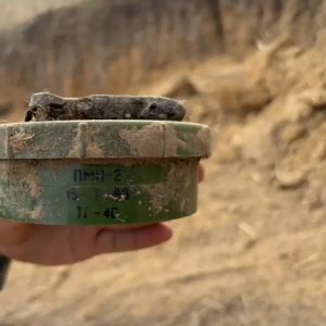 皇家海军t清理地雷及IED，保障居民安全!