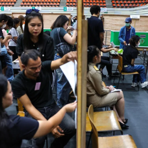 超240万选民投票,13.8万是海外选民!