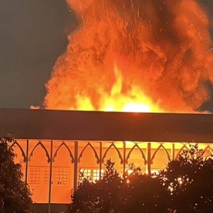 曼谷突发火灾,前知名艺人亲属住宅焚毁