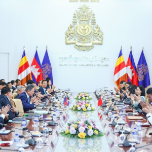 柬中共建定期对话机制,助推中资企业发展