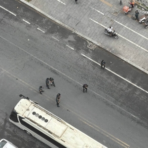 金狮赌场被抓的800多人，今天开始用大巴拉人