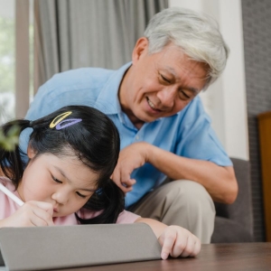 泰国儿童发育迟缓，数字环境导致儿童“虚拟自闭”