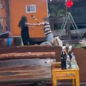 女子遭泰国副警司酒瓶攻击，警方介入调查