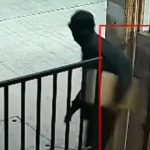 芭堤雅英籍男子被刀架颈，威胁交出现金