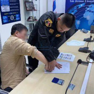 潜逃一年，中国男子在曼谷机场被警方抓捕