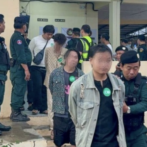 金边大规模清剿电诈，323名中国籍嫌犯已被遣返