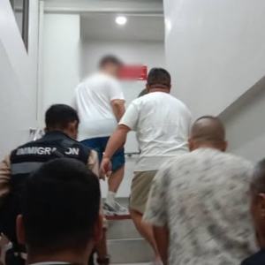 泰国芭提雅查获中国籍男子非法麻将赌局，4名中国人被控制