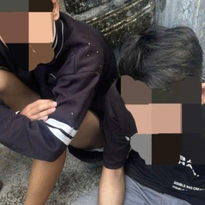 中国两名青年偷渡泰国失败，体力不支向村民讨饭被捕