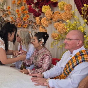 泰女同嫁两名奥地利警察，三人自愿共组家庭