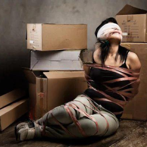 菲律宾商业区惊现持枪抢劫！华人女业主被绑