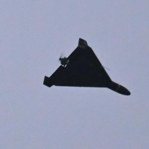 高成本防空VS廉价无人机，美伊消耗战白热化