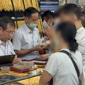 金价暴跌1550泰铢！泰国唐人街金店买卖火爆