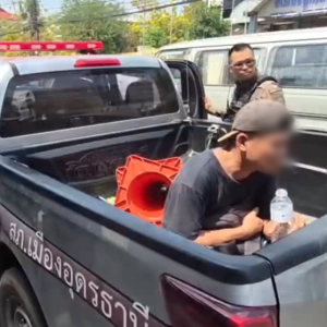 高温借口？泰国裸男街头猥亵被捕