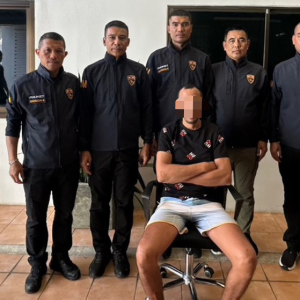 法国红通嫌犯逃至泰国，被泰国移民警察拘捕