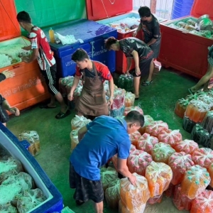 春武里府查获非法“卡痛汁” 工厂，逮捕23名嫌犯