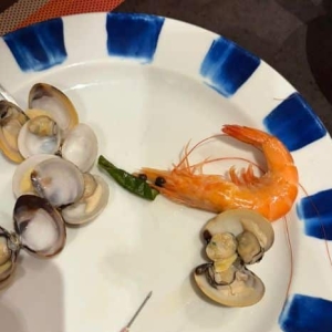 太离谱！普吉酒店自助餐出现针筒，顾客崩溃