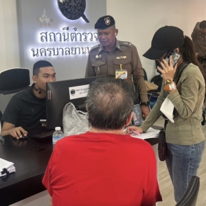 曼谷老人上当涉毒诈骗，85万泰铢险些被骗走