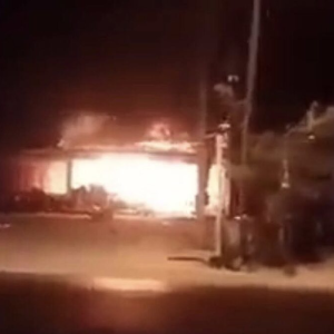 泰南局势紧张：凌晨巨响冲天！便利店遭炸瞬间烧成废墟