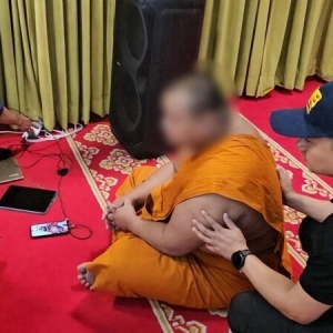 泰国寺庙性侵丑闻，100余视频揭示高僧罪行