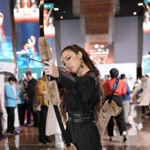 太火了！曼谷千人挤爆影院，《镖人》直接刷屏