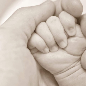 曼谷购物中心惊现新生儿尸体，警方展开调查