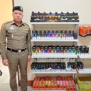 学生市场遭盯上！清莱情侣用LINE卖电子烟被捕