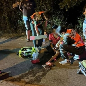 夜间高速飙车！泰警方果断开枪逼停，14岁少年中弹送医