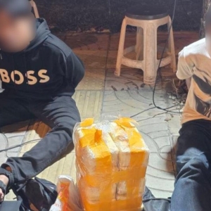 毒贩丢包也逃不掉！曼谷警察查获10万冰毒两人落网