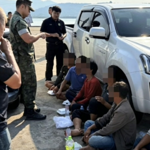 走私套路曝光！信号灯联络运货，3船被一网打尽