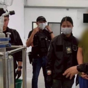 中资工厂被突袭！查获11.9吨“僵尸烟”原料值9亿