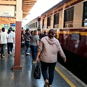 油价疯涨！自驾成本高涨，泰国火车拥堵不堪