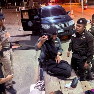 震惊！泰官员疑用公务车“运送”中国男子被抓