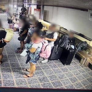 火车行李架竟藏97公斤冰毒？三名马来男子被捕