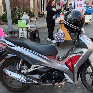 燃油上涨影响民生，摩的因油价停运