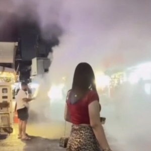 危险 “狂欢”！芭堤雅街头干粉乱喷，游客安全遭威胁