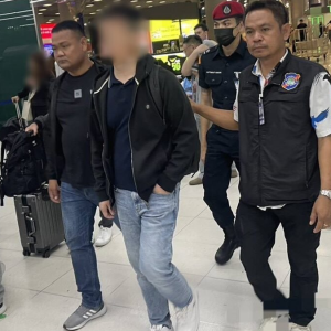 中国男子航班上偷同胞现金，在曼谷素万那普机场被抓