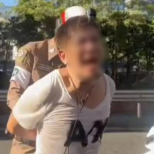 泼水节猥亵案，男子因10万保释金不足被关押