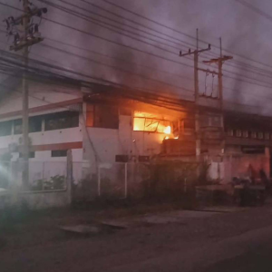 泰国呵叻府大麻仓库凌晨失火，附近居民吸嗨了