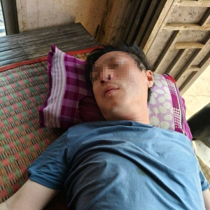 柬埔寨干丹省：中国男子被困电车1小时获救