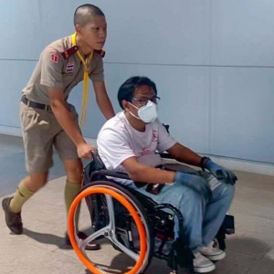 会说英语+用翻译APP！泰国童子军贴心服务外国游客