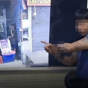 泼水节出来“狠狠干一票”？结果直接被警方带走