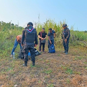 中介收4000铢保过？4名柬籍劳工非法入境泰国，被控制