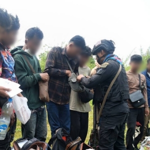 偷渡半路被截胡！两名向导弃客逃生，16名柬籍男女被捕