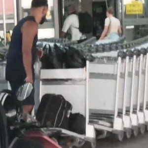 普吉机场安保遭质疑：外籍游客违停弃车，竟一路绿灯？